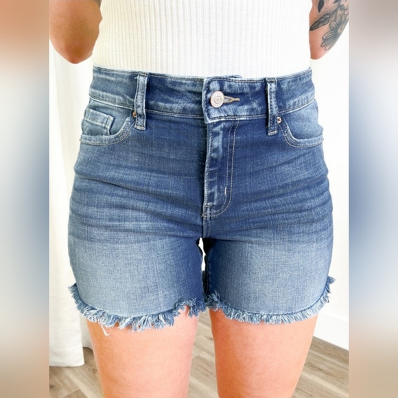 *SOLD* Mid rise frayed hem denim shorts - Picture 2 of 5